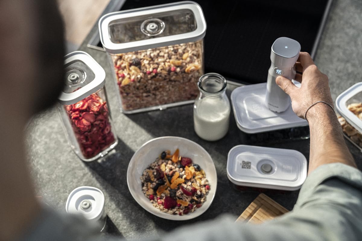 ZWILLING Fresh & Save Cube Vakuum Starter Set, Größe M, 5-teiliges Aufbewahrungsset mit 2 Boxen, Vakuumpumpe, Messlöffel, NFC-Etiketten
