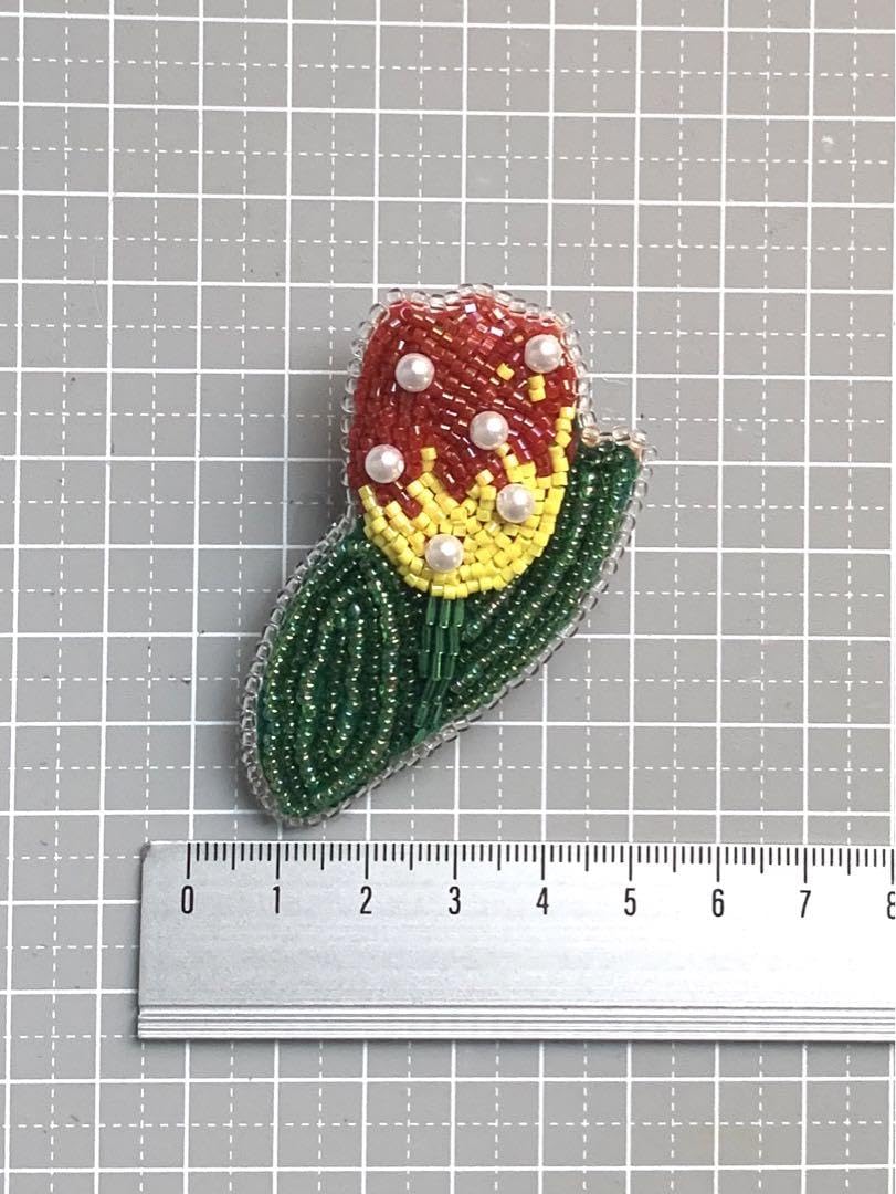 Amazon.co.jp: 赤、黄 チューリップ ビーズ刺繍 ブローチ ハンドメイド 
