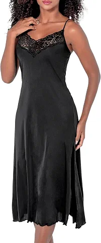 Camisola Longa DeMillus com Renda e Fenda Lateral em Poliamida Macia Alças Reguláveis Elegante e Sen...