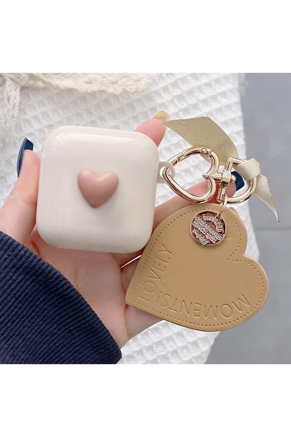 Samsung Galaxy Buds 2 ile uyumlu Kılıf - Bej Kalpli Kapak - Anahtarlıklı, Parlak Şık Koruma