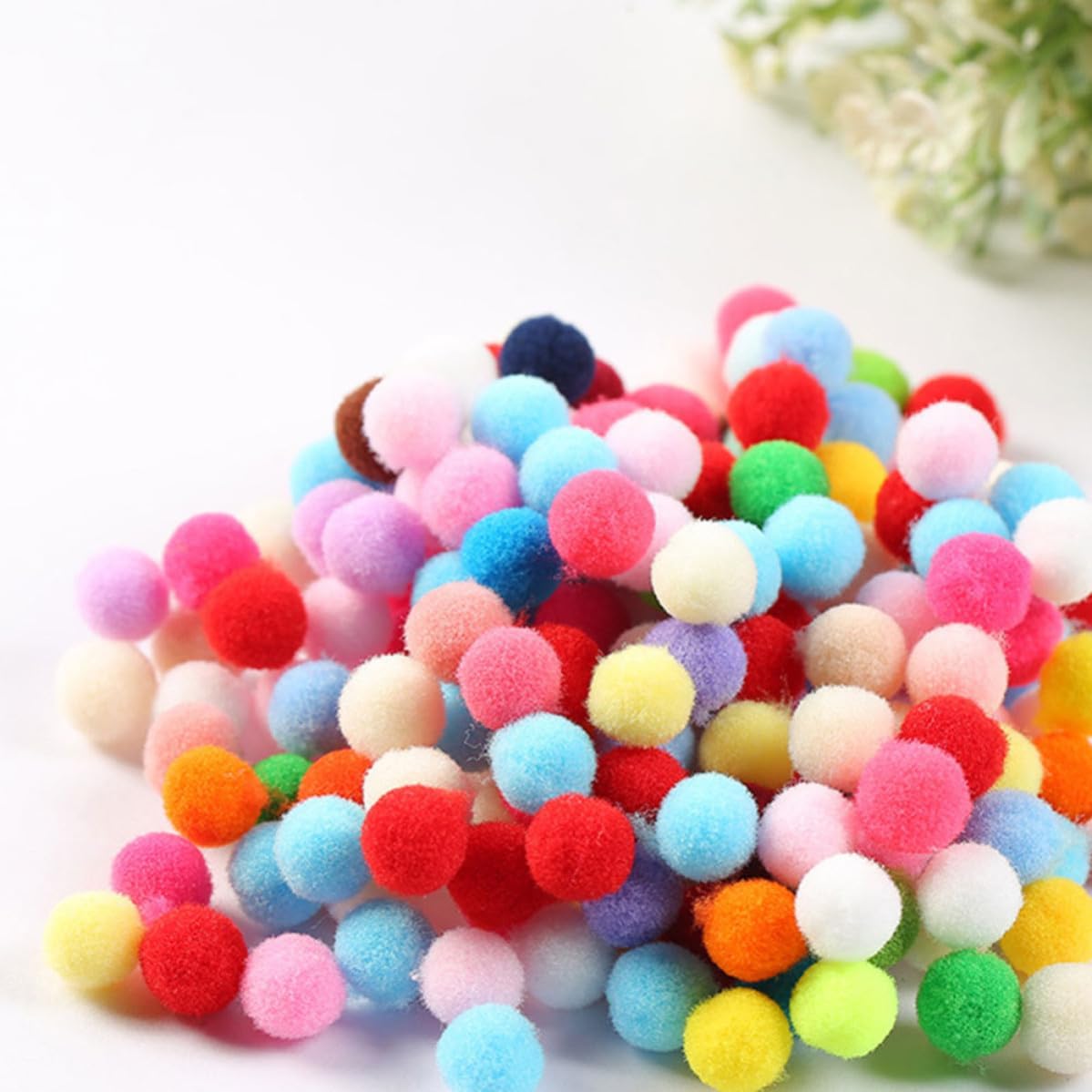 KONTONTY 500pcs 30mm High Elastic Polyester Plush Pom Poms for DIY Hat Scarf Accessories, Soft and Colorful Craft Balls for Creative Projects and Making Car or Bag Charms Random Color