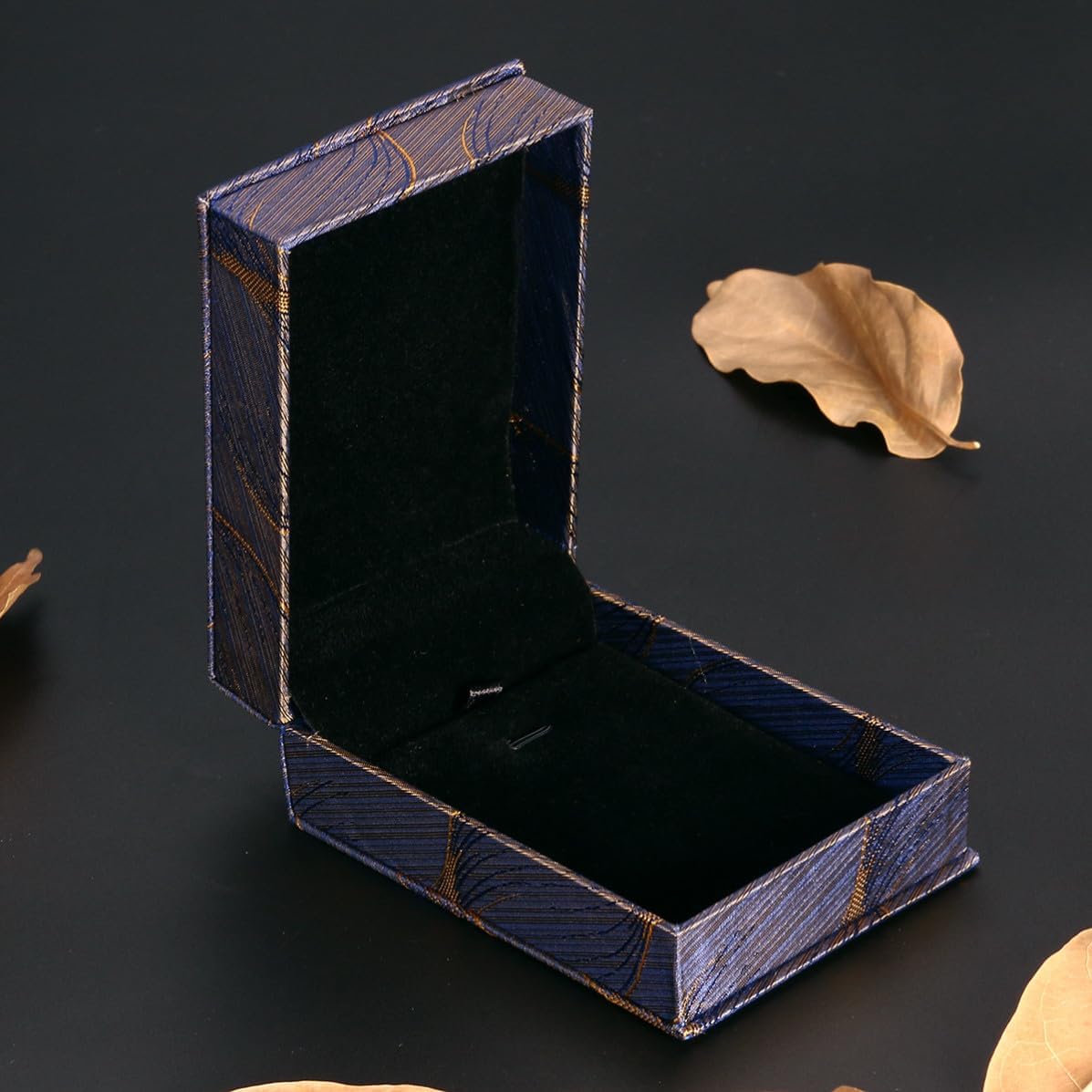 Pendant Jewelry Box with Lid for Jewelry Display, Blue PVC Plush image 3