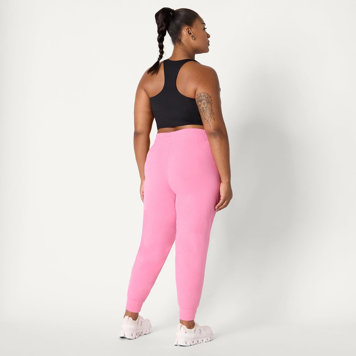 Amazon Essentials Women's Athletic Soft Performance Lightweight Cropped Capri Workout Jogger Sweatpants - Image 7