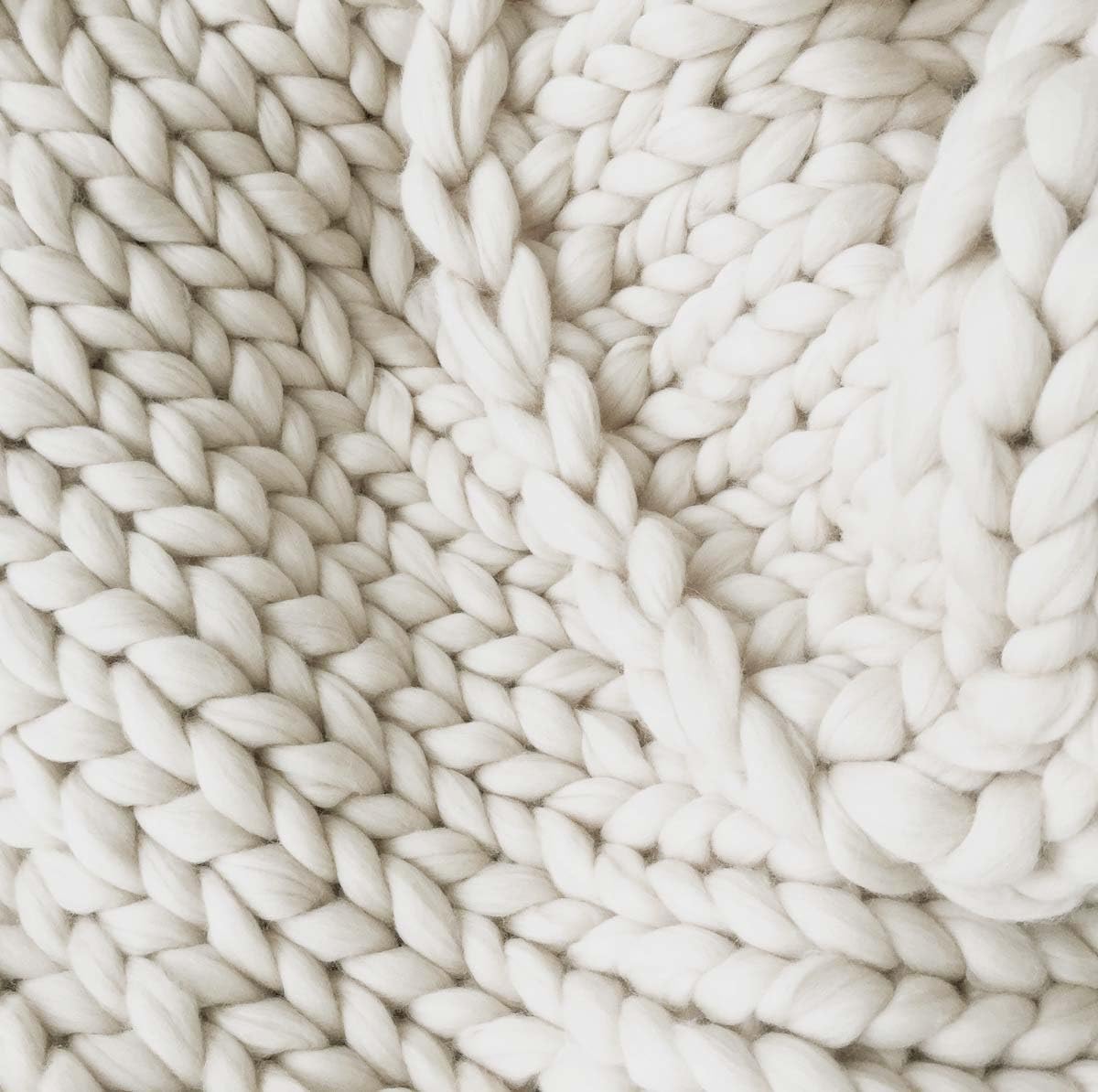 36 inch Christmas Tree Skirt: Chunky Knit Tree Skirt for 6ft Tree, Crochet Cream White Small Tree Skirt, Vintage Tree Skirts, Rustic Farmhouse Christmas Decorations