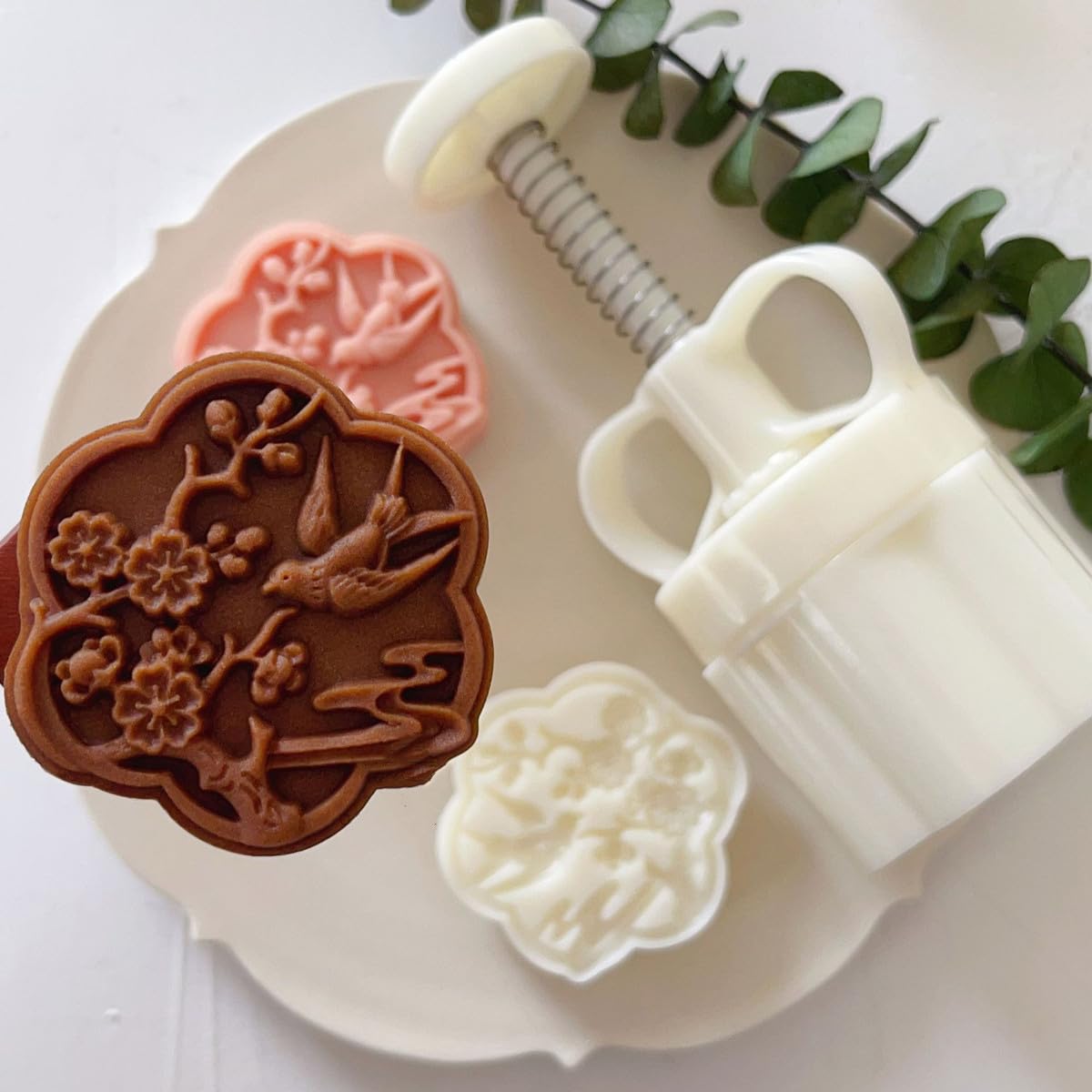 Mooncake mold 75g- Cookie Stamps Plastic Hand Press Magpie Plum Blossom Shape Kitchen Gadgets DIY Baking Pastry Tool