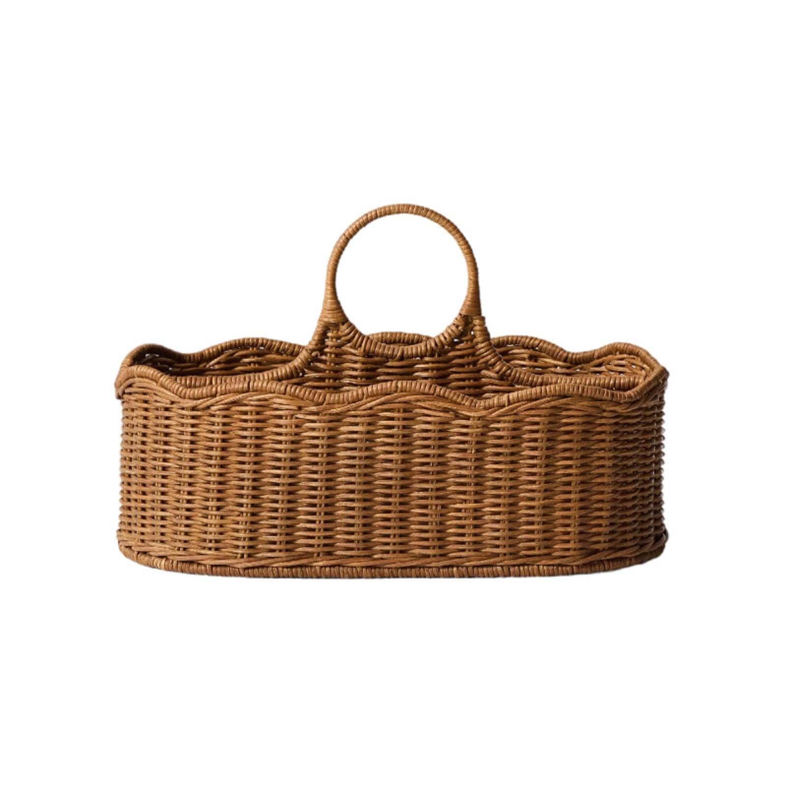 Panier imitation rotin pour organiser la table basse et sublimer votre décoration