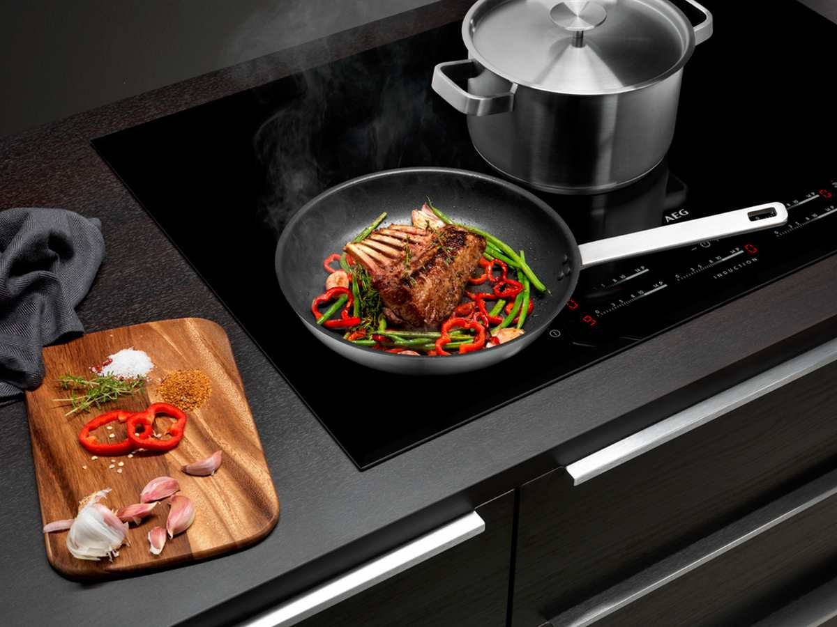AEG A3SS Set di 2 pentole (16 cm e 20 cm) e 1 padella (24 cm), acciaio inossidabile