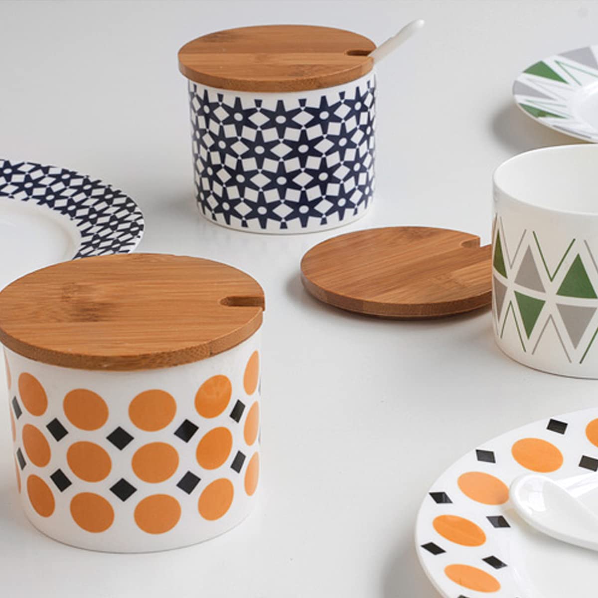 Beegie Pots à épices, coffret d'assaisonnement, boîte d'assaisonnement, pot à condiments, pots à sel avec couvercles de cuillère, plateau à motif peint à la main, lot de 3