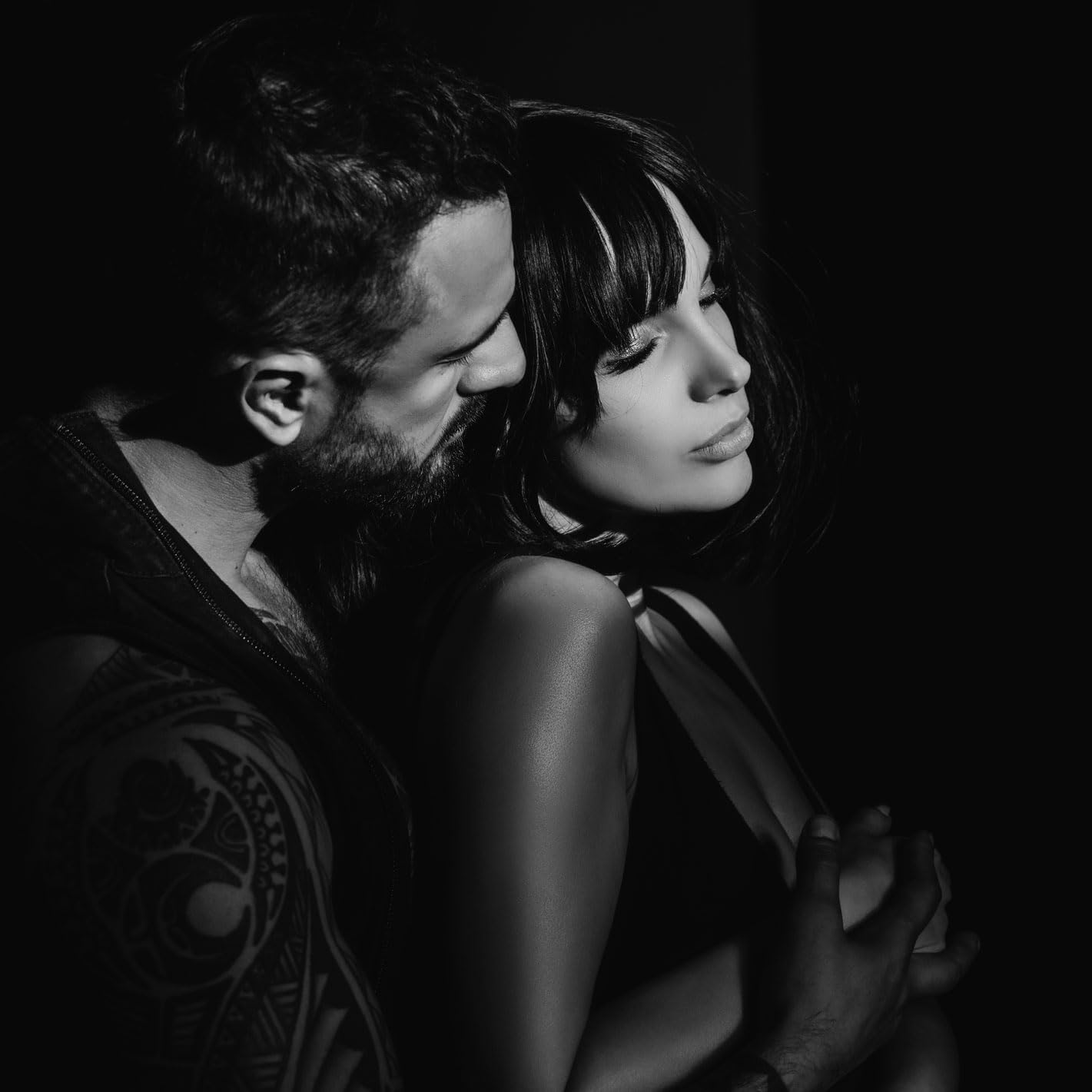 Maison d'Orient Charcoal Briquettes & Suspiro Abra Pure EDP Duo: Bamboo Charcoal for Incense & Unisex Fruity Citrus Eau de Parfum (100 mL) with White Musk, Amber, and Vanilla