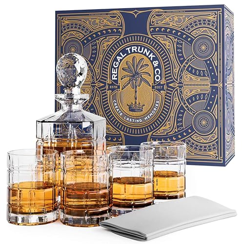 REGAL TRUNK & CO. Set di decanter per whisky | Set di 4 bicchieri quadrati incisi con decanter per whisky e bicchieri | Viene fornito in confezione regalo e con panno per lucidare il vetro