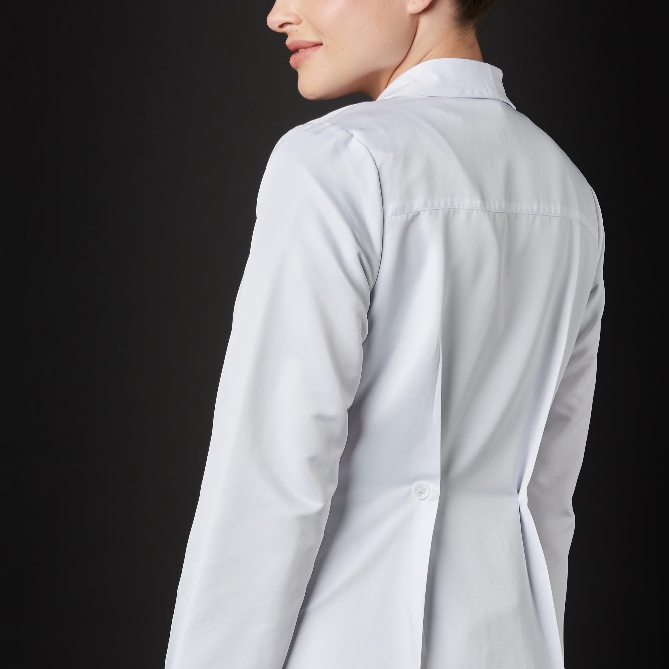 Bata Sanitaria De Trabajo Liunic Mujer Repelente Antibacterial Esterilizable Resistente Reutilizable Médico Doctora Laboratorio Farmacia Color Blanco