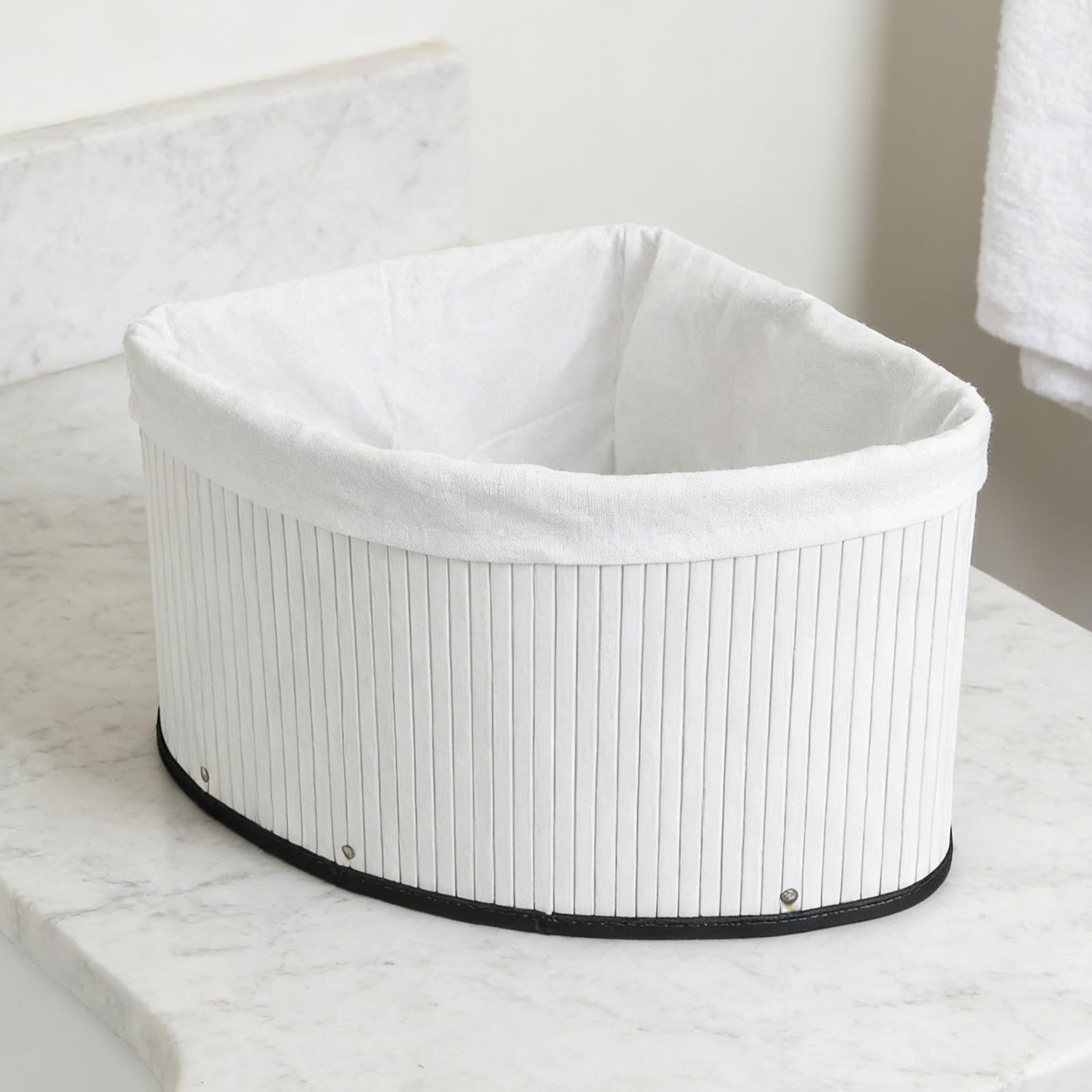 HEMOTON Cestino Triangolare in Bambù Bianco con Rivestimento, Organizer Angolare Salvaspazio per Cucina e Bagno, Scatola Portaoggetti Resistente