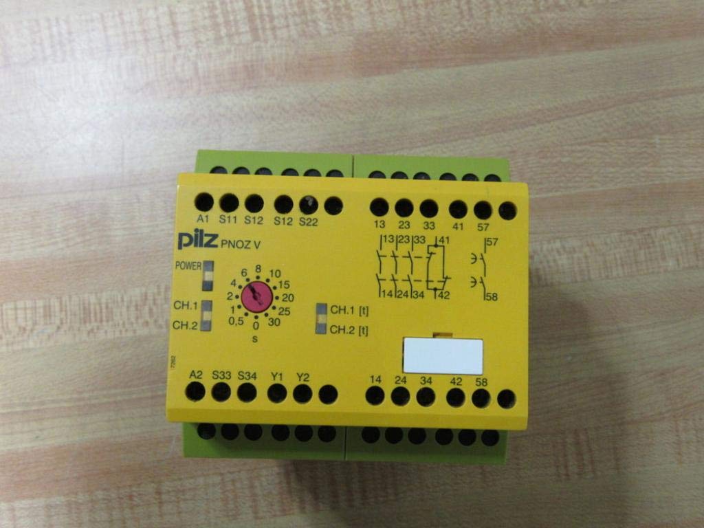 PILZ PNOZ S5 C – Relè Di Sicurezza 24V DC Con 2 Contatti NA E 2 NA Temporizzati, Per Protezione Macchine