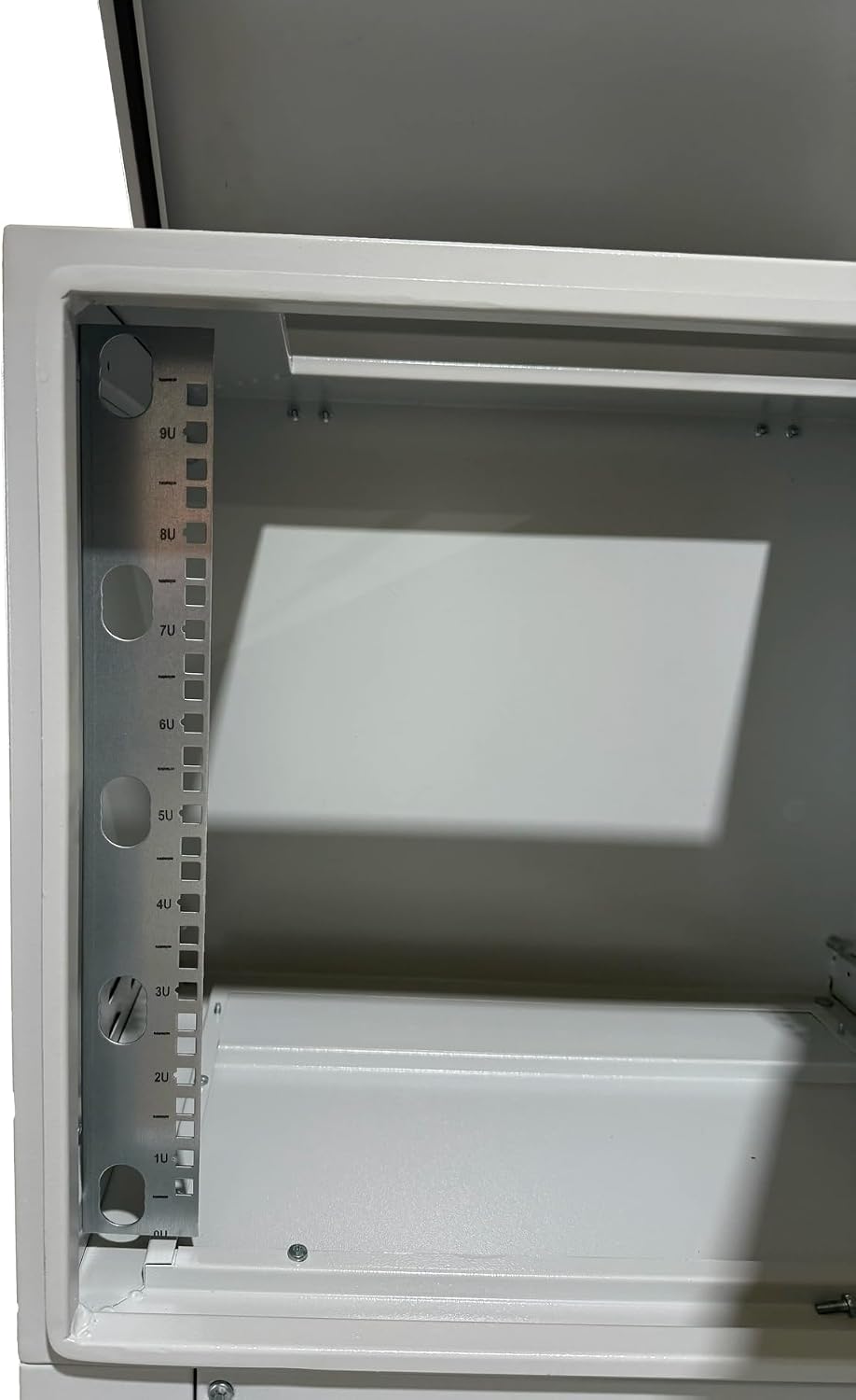9U Outdoor Network Cabinet – 19″ 600 × 450 mm Enclosure – IP66 Weatherproof Pole/Wall-Mount Cabinet – STURDX
