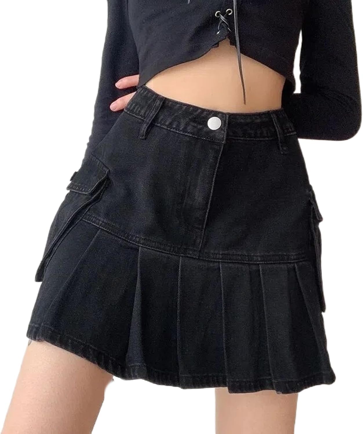 Jupe courte en denim noir pour sublimer la silhouette et affiner la taille