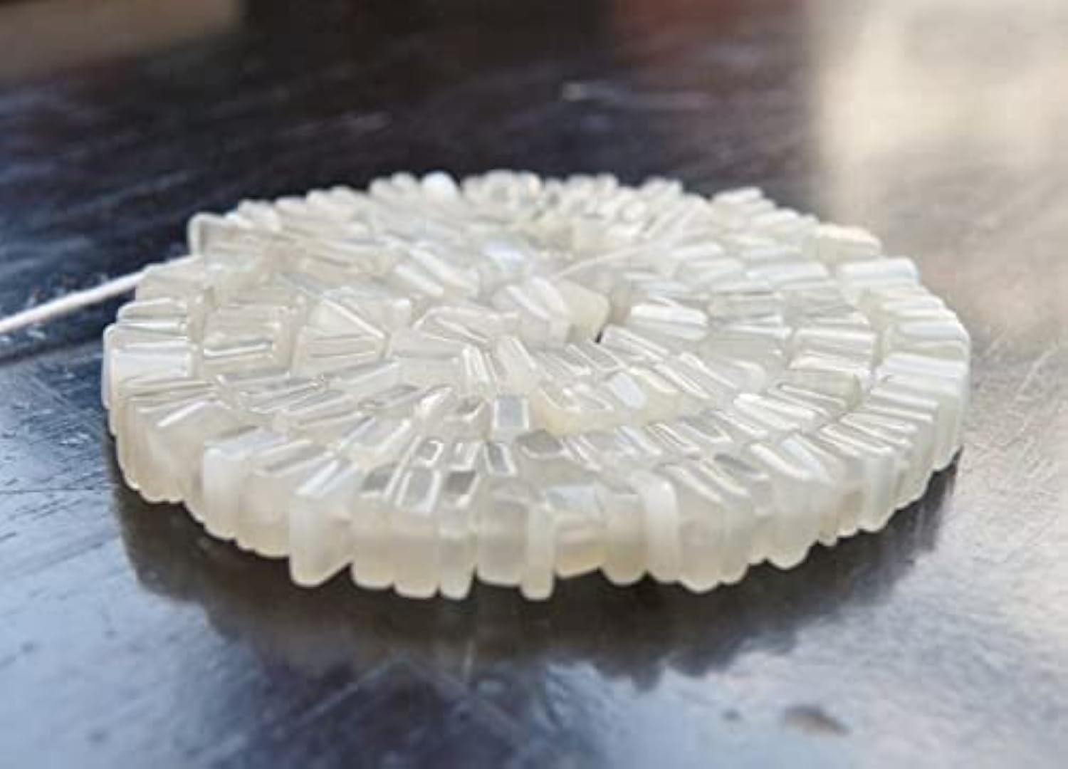 Pierre de lune grise cubes facettés 4mm demi-rang pour création bijoux