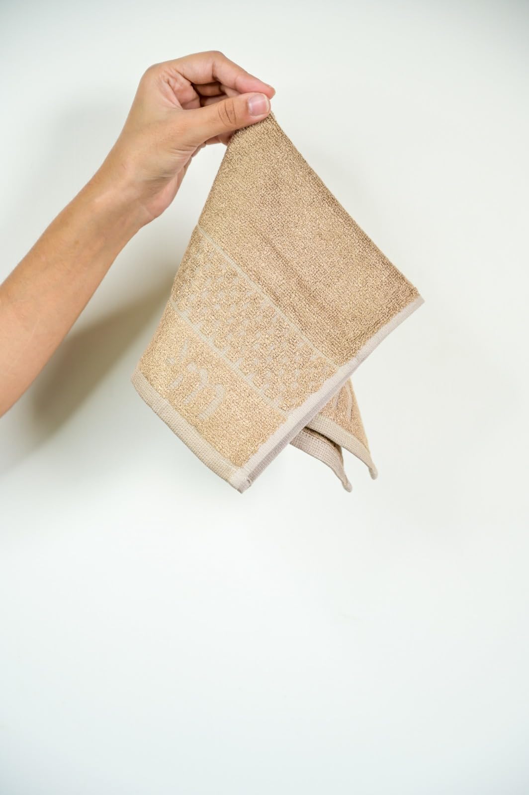 madake Bamboo Solutions Face Towel for Travel, Spas, and Gyms Quick Dry Towel Lightweight Anti-Bacterial, Anti-Odor, Super Soft, Super Absorbent Set of 4 (33X33 cms) 480 GSM (Sweet Caramel)