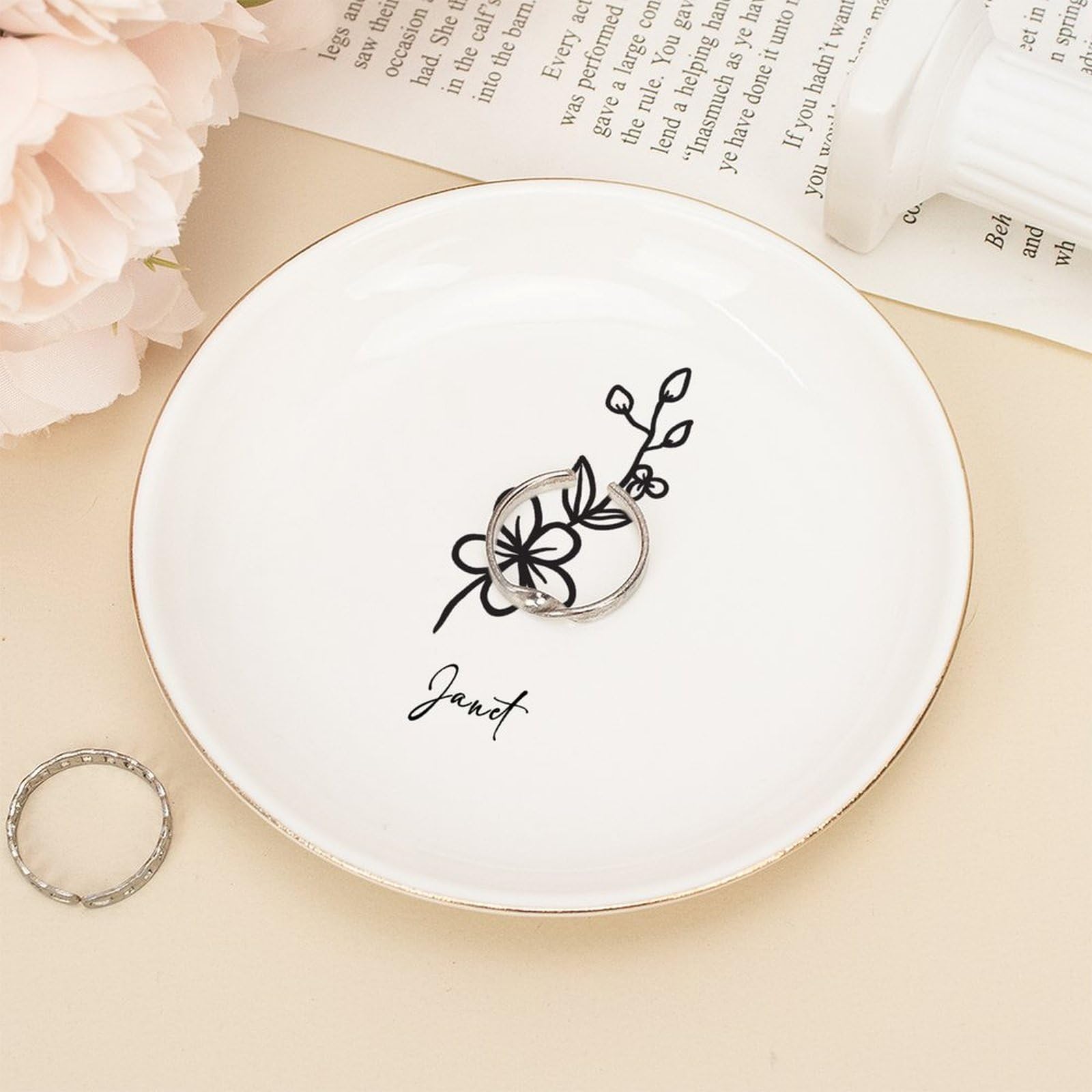 Plateau à bijoux fleur de naissance gravé pour montre et colliers