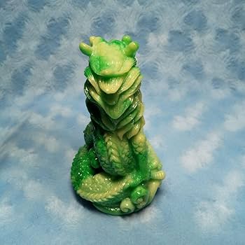 翡翠 彫刻 龍　オブジェ 約7cm 置物　深緑 翡翠 彫刻 龍 オブジェ 約7cm 置物 深緑 - メルカリ