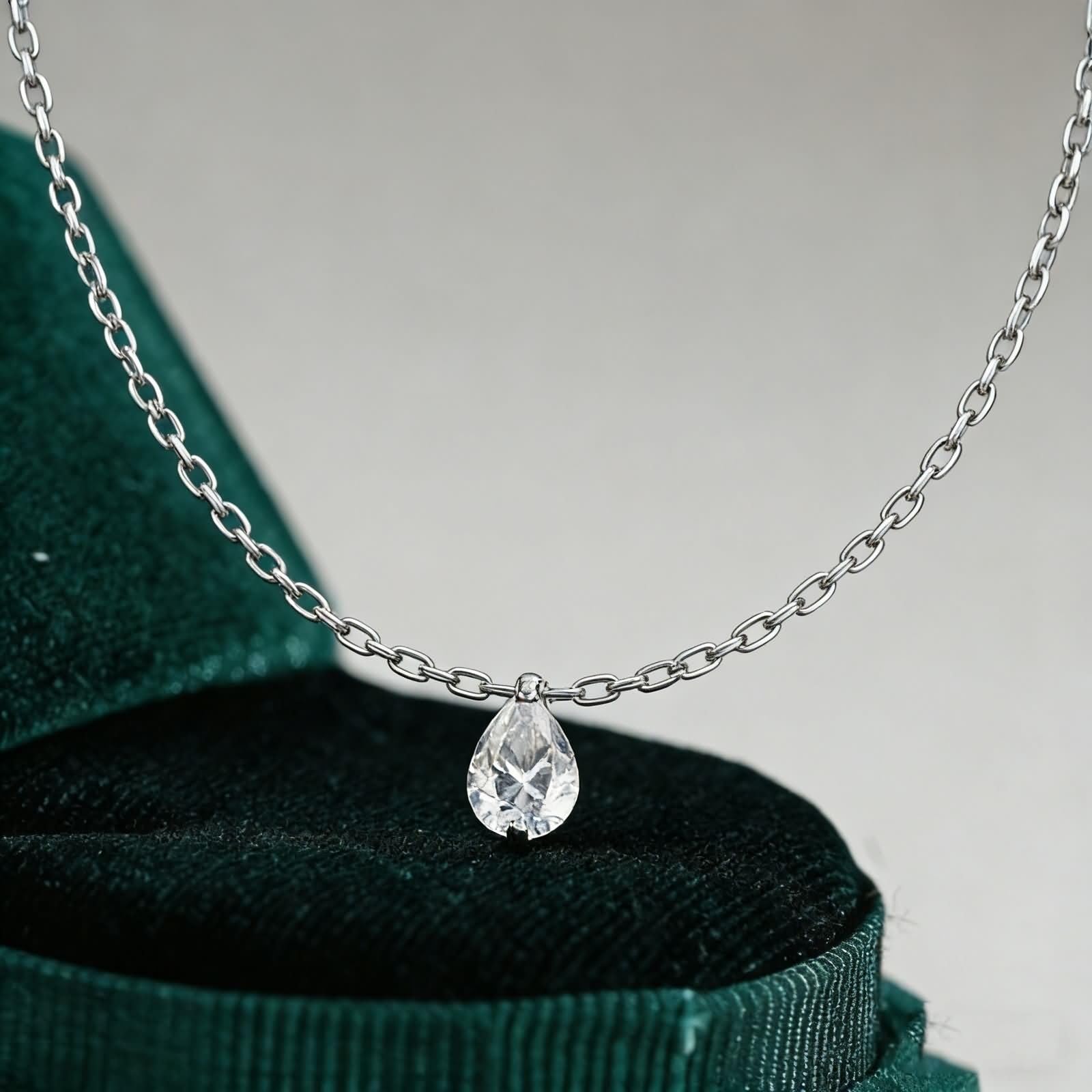 Collar de oro de 14 quilates para mujer, collares simples y delicados de moissanita en forma de gota de agua para mujer, oro blanco de 9 quilates, 14 quilates y 18 quilates