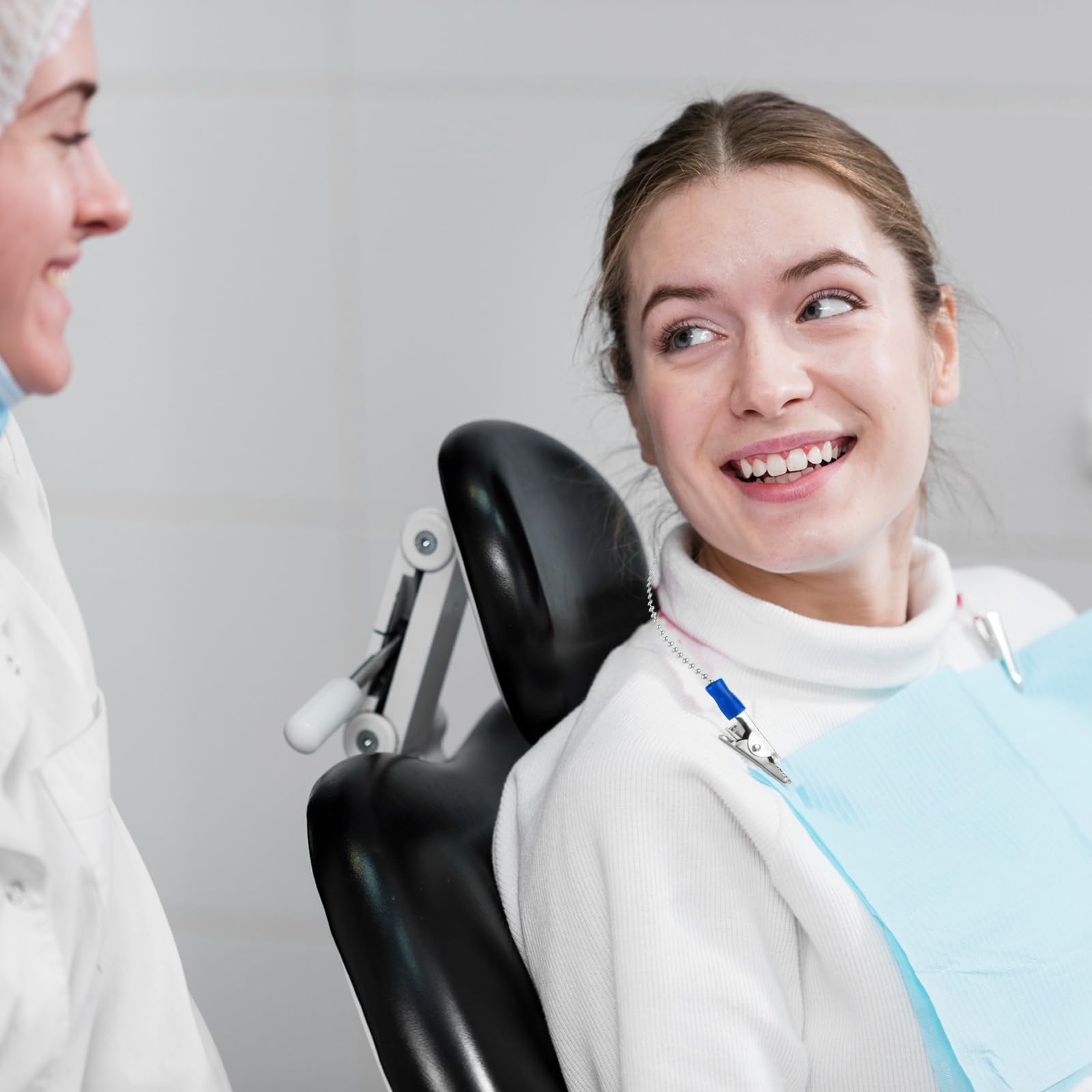 4 clip porta bavaglini con catena, catene per il collo in metallo per clinica odontoiatrica colorate, clip per bavaglini dentisti