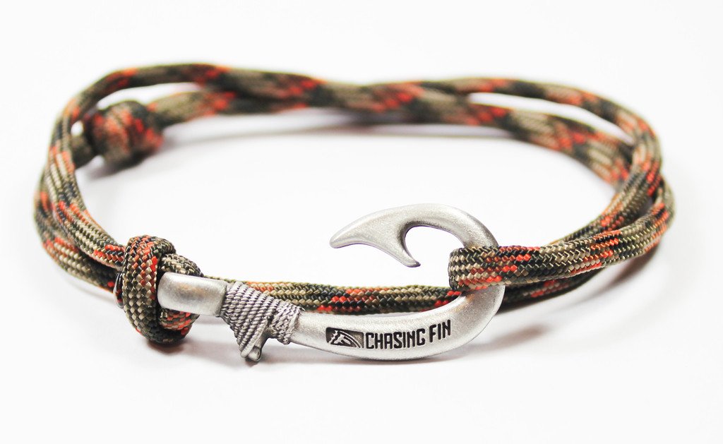 Chasing FinAdjustable Bracelet 550 Military Paracord with Fish Hook Pendant