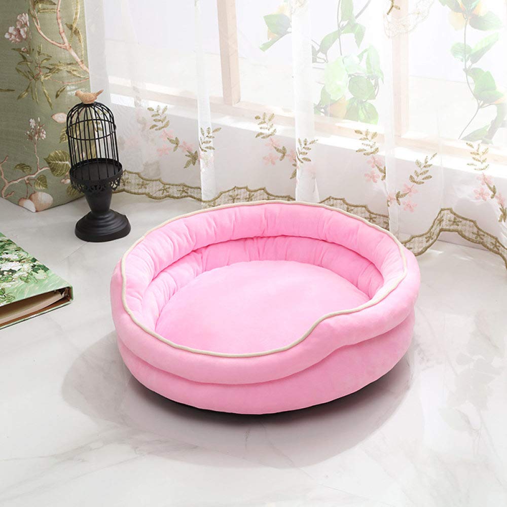 Lit pour chat rose clair dans le salon | Coussin design pour chaton