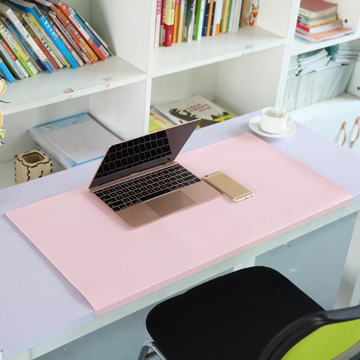 Grand sous-main avec protection des bords, antidérapant et imperméable en cuir synthétique pour le travail, l'écriture, les jeux pour le bureau, la maison, l'ordinateur portable (rose, 140 x 60 cm)