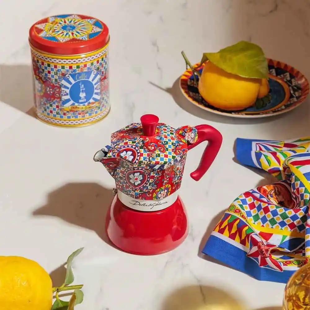 Bialetti Dolce & Gabbana MOKA INDUCTION 4 tazas, seguro para inducción y fuego abierto (cafetera, máquina de espresso, makinetta)