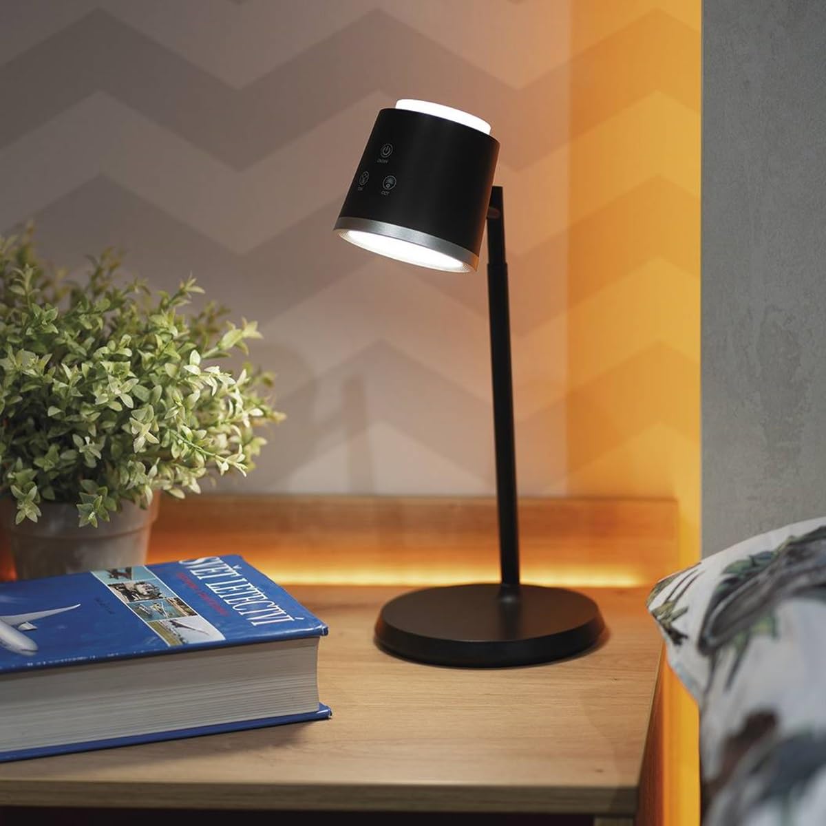 EMOS LED Akku-Tischlampe Abbie 6W, Helligkeit 300lm, 1500mAh Li-Ion Akku mit 33h Leuchtdauer, multifunktionelle 4in1 Leuchte, dimmbar, einstellbare Lichtfarbe, 1,3m USB-C/A Ladekabel, schwarz