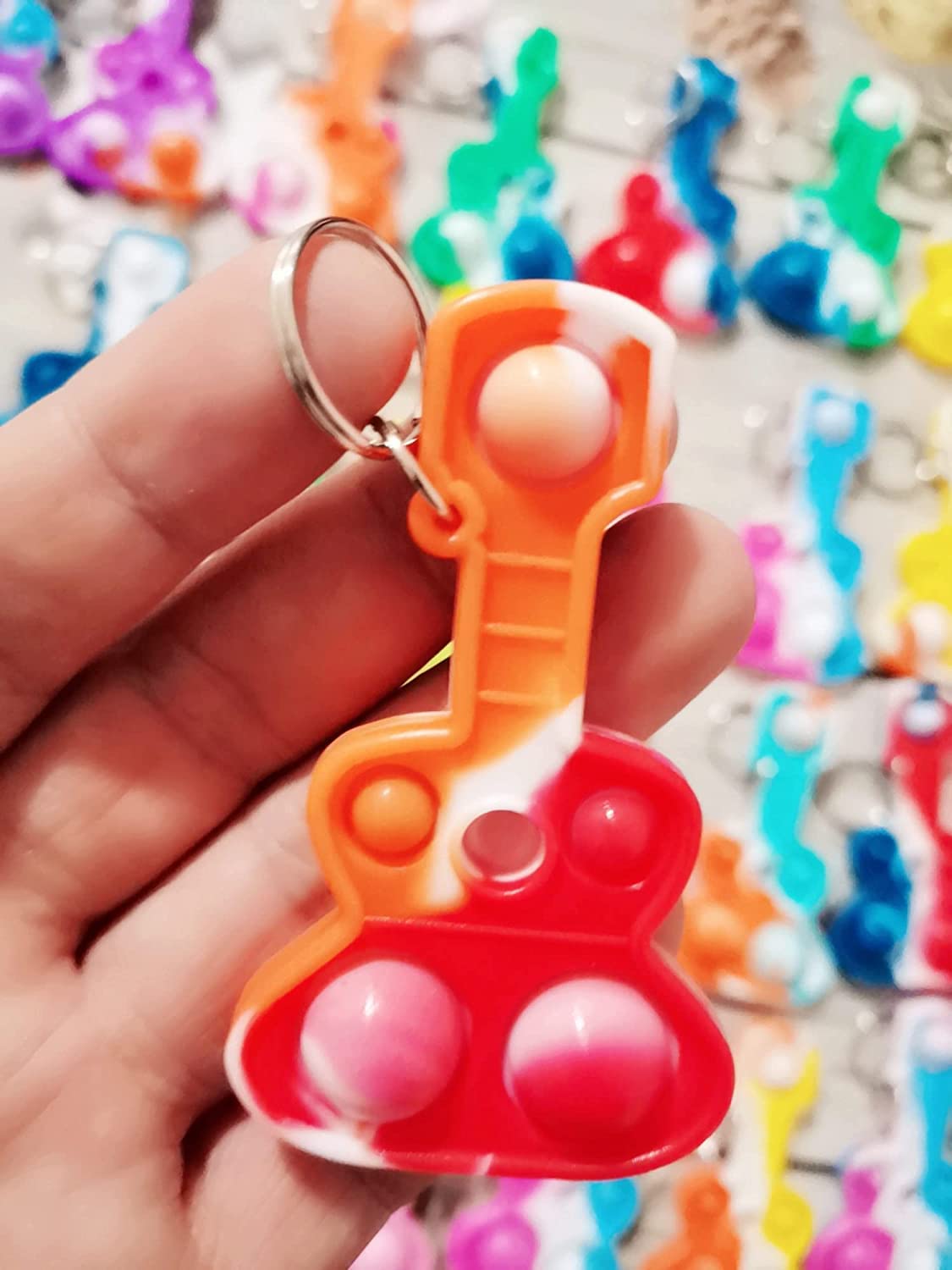 (Regalos de cumpleaños para estudiantes y recuerdos de fiesta) 30 paquetes de guitarra a granel Mini Pop para adultos y niños, forma fresca, sensorial de burbujas pequeñas, suministros para el aula 2