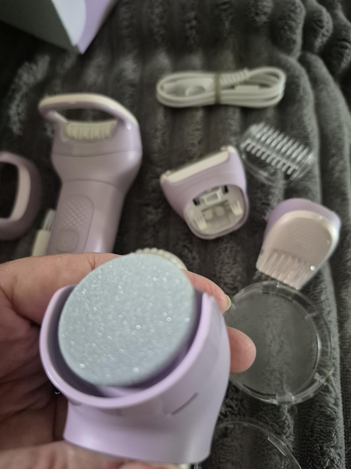 Philips Epilator Series 9000 - Cordless Wet and Dry Electric Epilator, Hair Removal for Legs, Body and Bikini, with ProGuide, 9 Accessories Including Pedicure Head, 60 min. Runtime, Model BRE728/00