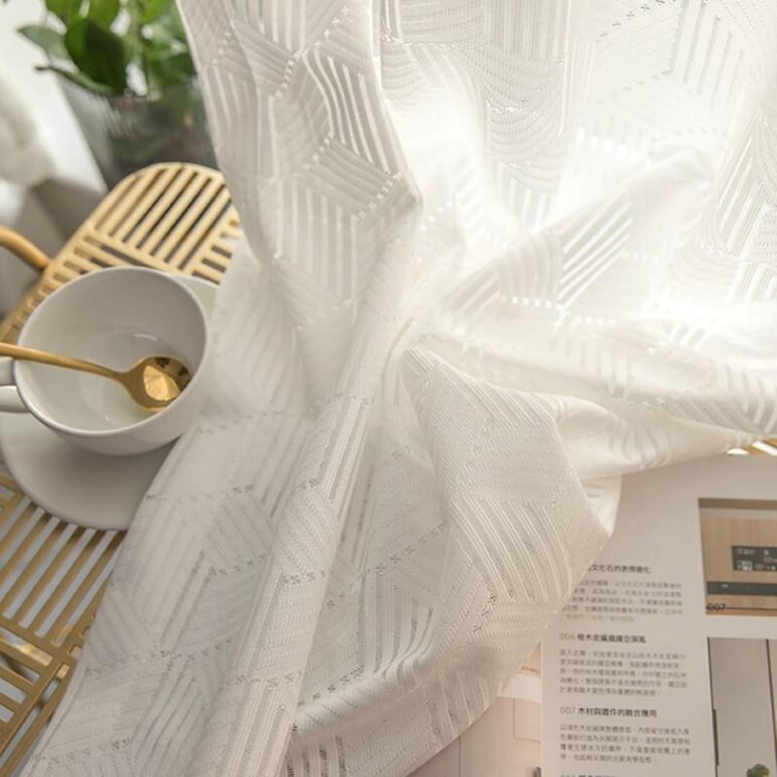 Cortinas blancas transparentes para dormitorio pequeño, juego de 2 con ojales, 96 x 115 cm, poliéster ligero con patrón geométrico, perfectas para decoración del hogar