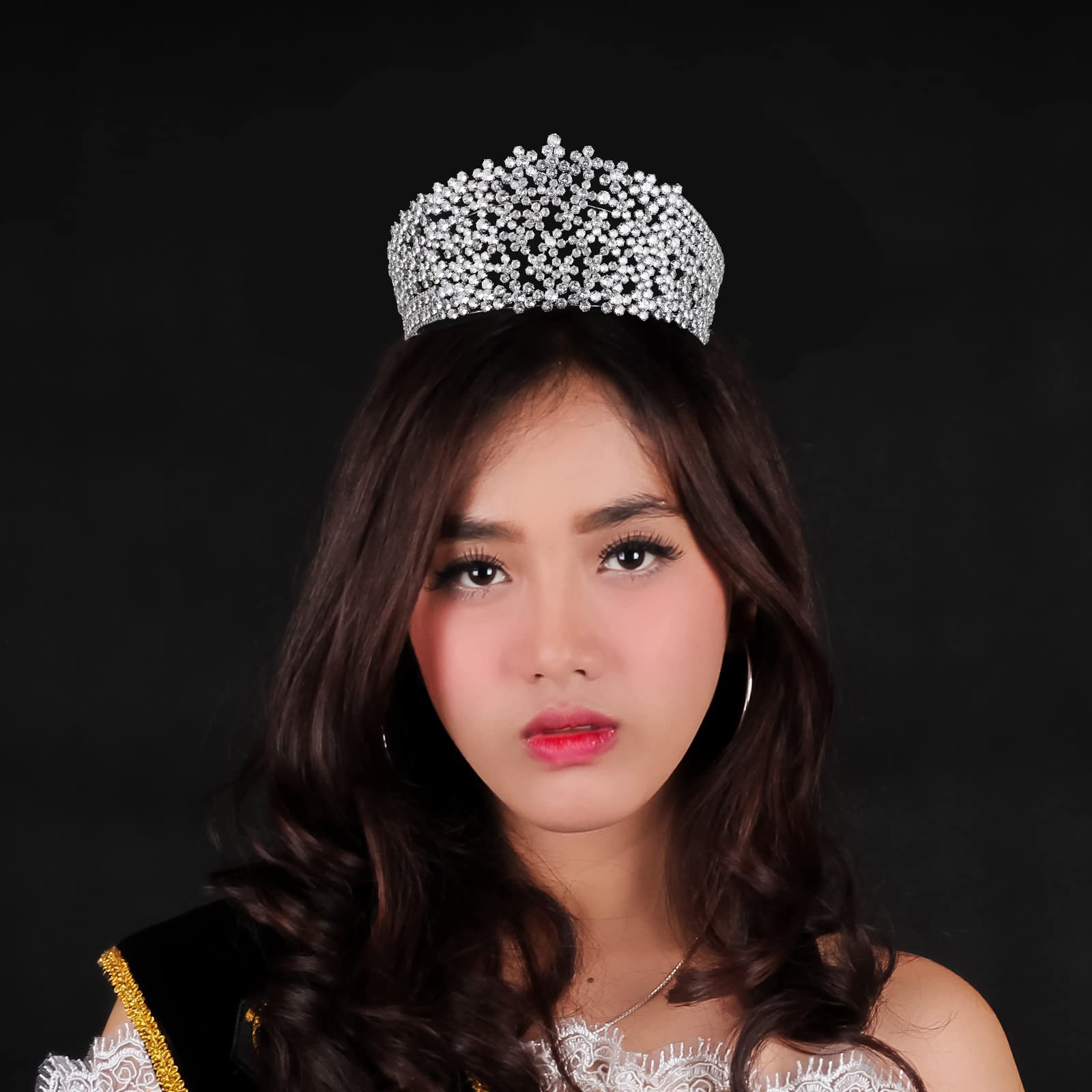 QXMYOO Tiara grande de lujo para mujer, circonita cúbica, concurso, cumpleaños, corona de reina real, tiaras altas de boda para novia, accesorios para el cabello de novia
