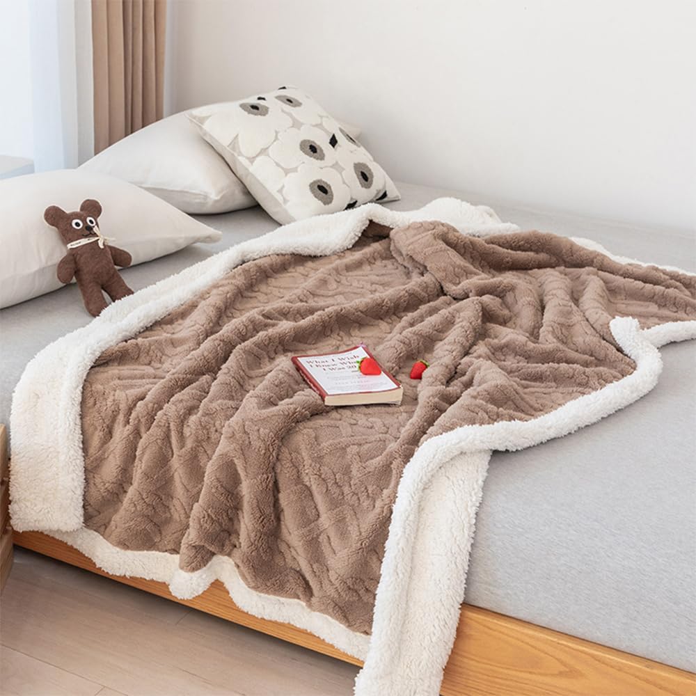 NUODWELL Manta de forro polar Sherpa – Manta mullida de doble cara suave y cálida de forro polar jacquard coral para cama, sofá, sofá (150 x 200 cm, café)