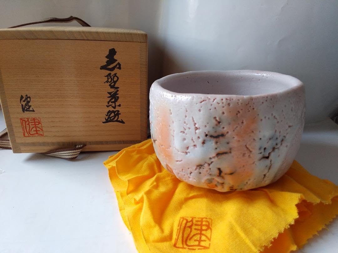 志野焼 源九郎窯 加藤健 作 志野 茶碗 茶道具 共箱 共布 栞 新品 未使用 志野焼 源九郎窯 加藤健 作 志野 茶碗 茶道具 共箱 共布 栞 新品