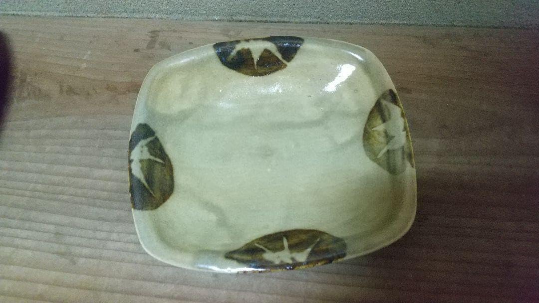 傳統凹凸陽紋龍雲離り柄 46cm大皿1枚縁 起物飾り皿染付 陶磁器希少大皿有田焼 傳統凹凸陽紋龍雲雕り柄46cm大皿1枚。縁起物飾り皿染付陶磁器