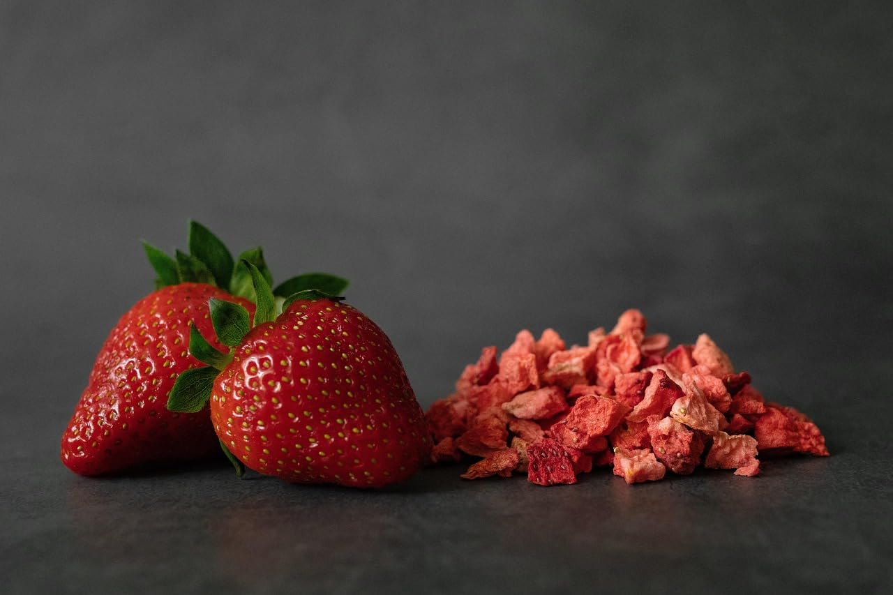 Hymor gefriergetrocknete Erdbeeren in Scheiben 4x 350g – 100% Frucht, wiederverschließbare Aufbewahrungsbox für Lebensmittel, Abfüllung in Deutschland, ideal für Porridge, Smoothies & Müsli