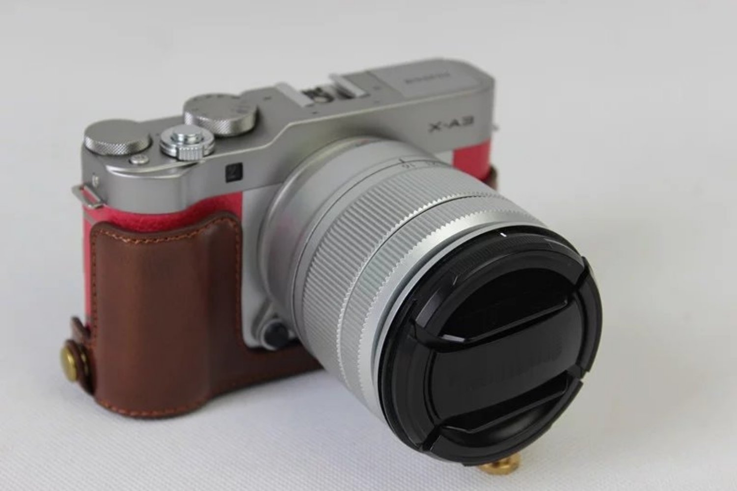 ★美品FUJIFILM X-A2デジタルカメラ レザーケース付き★ ☆美品FUJIFILM X-A2デジタルカメラ レザーケース付き☆