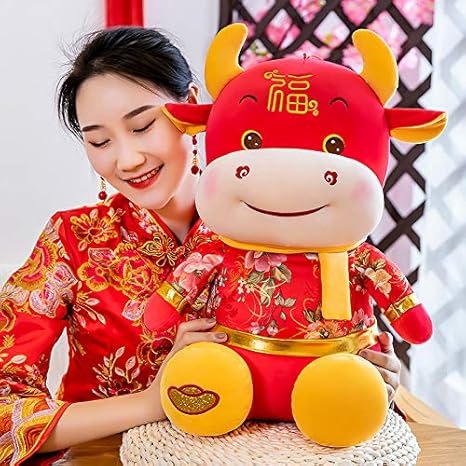 Amazon Co Jp 牛ぬいぐるみおもちゃ牛赤いマスコット柔らかい牛枕ぬいぐるみぬいぐるみ人形21中国の新年干支ギフト祝福お土産家の装飾 56cm おもちゃ