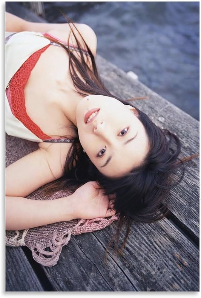 Amazon.co.jp: 真中瞳東風万智子グラビア水着画像写真ポスター158