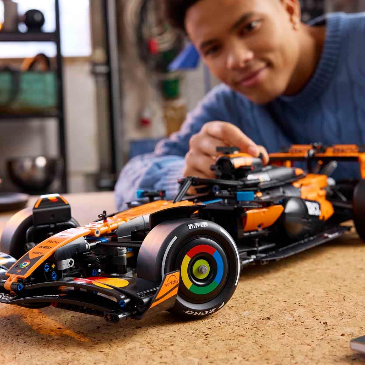 LEGO Technic McLaren MCL39 F1 Rennwagen - Modellbau für Erwachsene - Sammler Set mit V6-Motor, Di... Ansicht 2