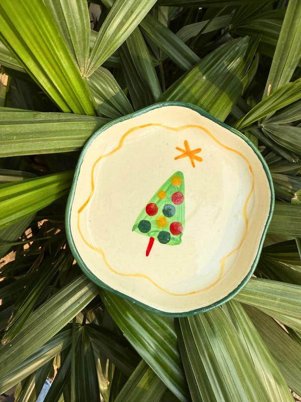 Image of WEAVING HOMES The Xmas Dessert Plate Size: 11 cm Microwave & Dishwahsher Safe (Set of 1)