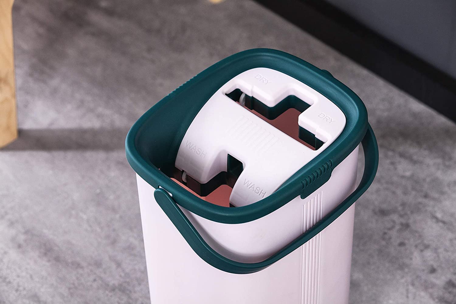 York Handy Kit Mopa Plana con Cubo Escurridor y 5 Paños | Set completo de limpieza con cubo de 2 compartimentos y paños de microfibra para lavar y secar todo tipo de suelos