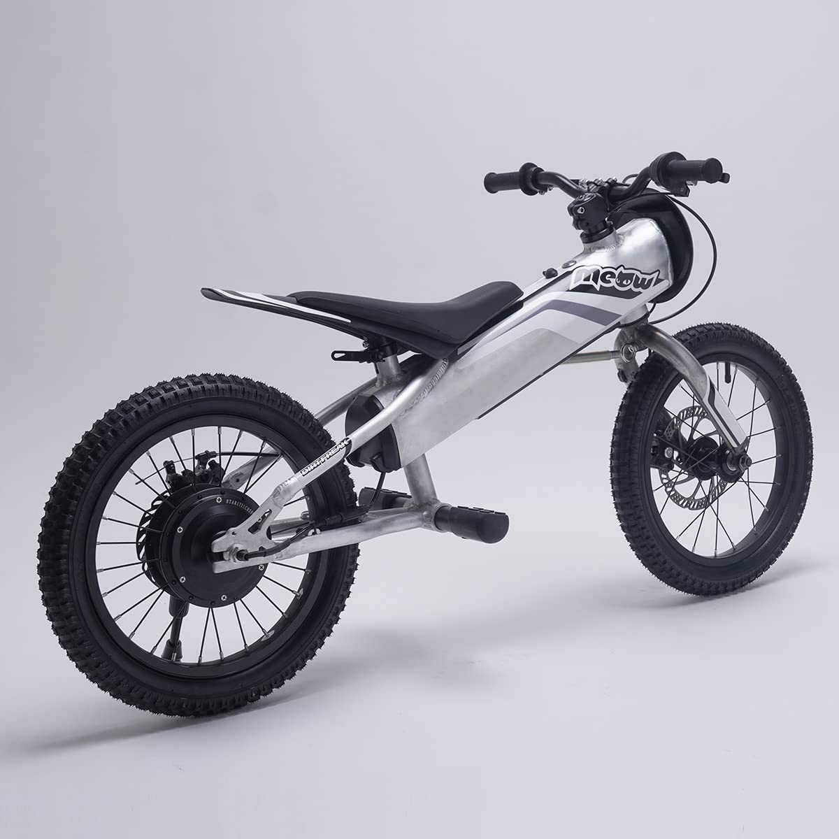 Amazon.co.jp: YOTSUBAMOTO ヨツバモト Meow 16-Ⅱ シルバー : ホビー