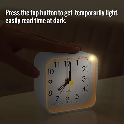 Miniatura 3 de Pequeño reloj despertador de escritorio blanco para niños, reloj analógico de viaje con pilas, relojes de noche más silenciosos para dormitorios,