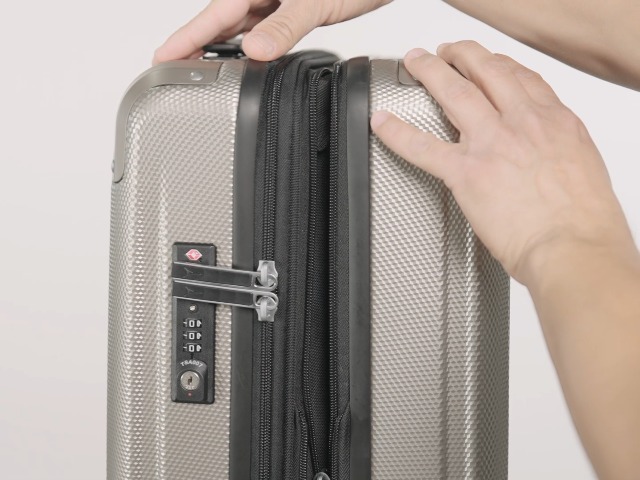 Travelproマルチパーパスバッグ Amazon.com | Travelpro Pathways 3 Hardside Expandable