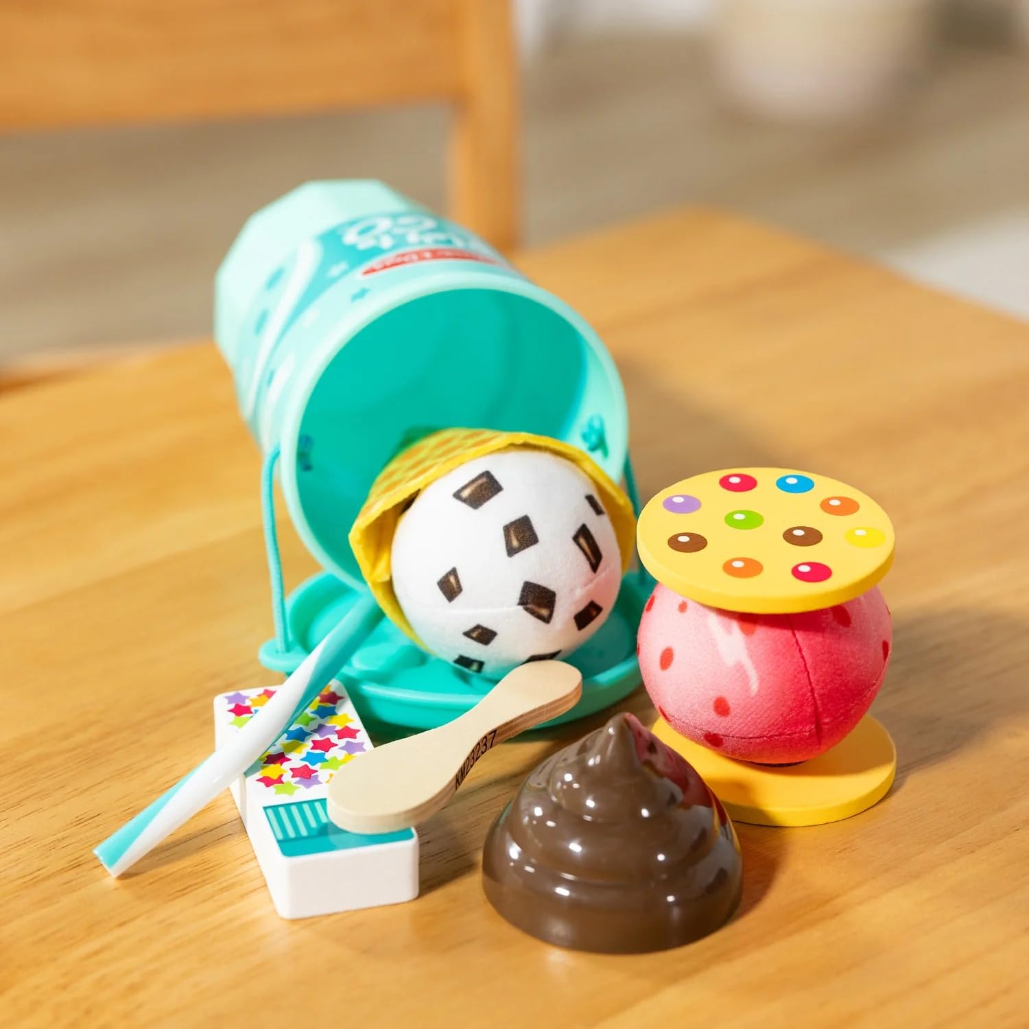 MELISSA & DOUG Play To Go Ice Cream Play Set de juguete, 1 EA