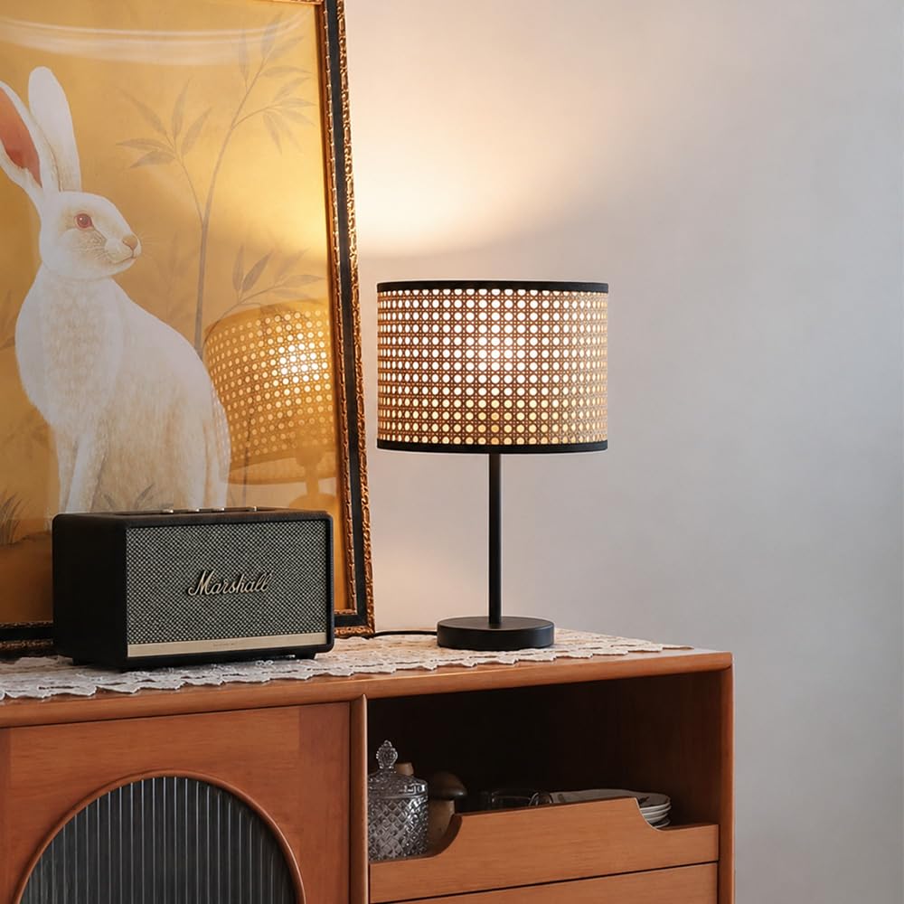 Lámpara de mesa de ratán hecha a mano Wabi-Sabi Style Pantalla de ratán Luz de noche Lámpara de noche Lámpara de mesa decorativa creativa para dormitorio, sala de estar