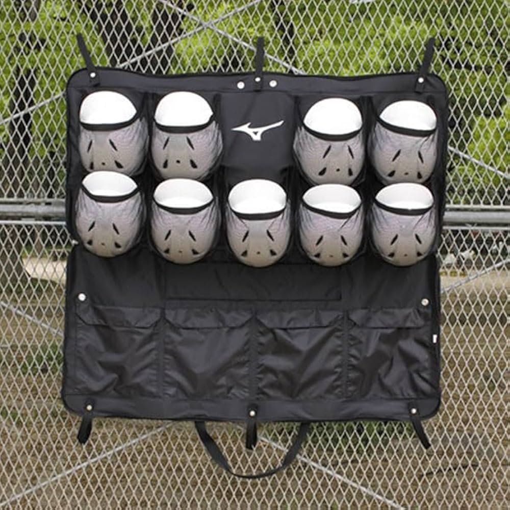 ミズノなど　野球　ヘルメット　9個セットとキャスター付きの防具バック付き ミズノ キャスターバッグ 刺繍入り キャッチャー防具 ヘルメット